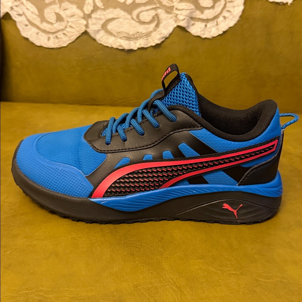 🎁🔥Puma Vibrant Blue with Electric Red Details🔥